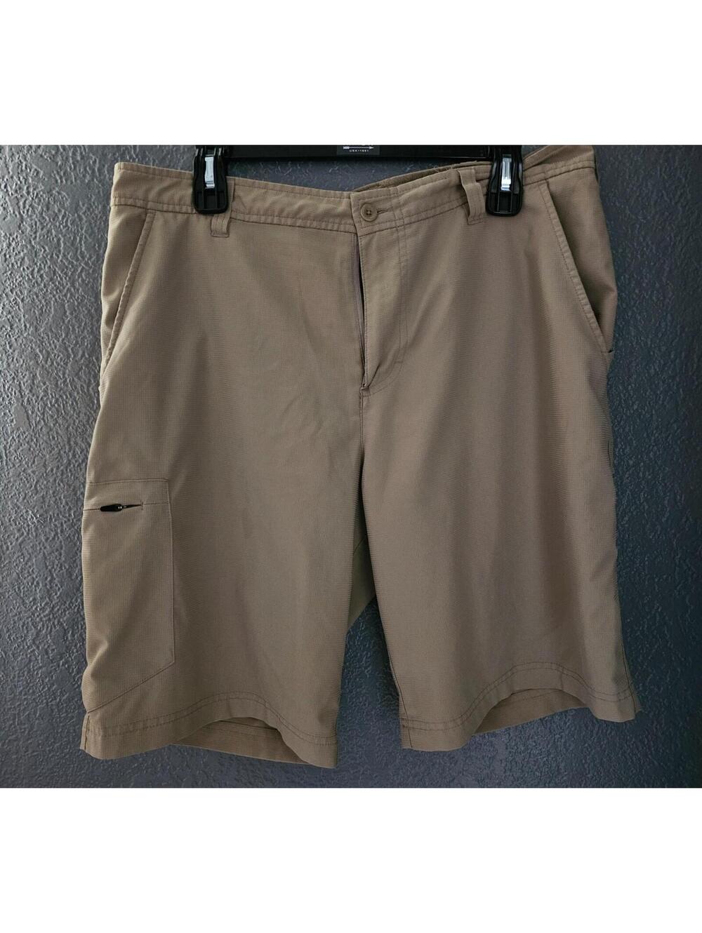 Men's Champion Golf Shorts Beige Size 34 W Cargo Pockets Zip Fly Khaki Athletic